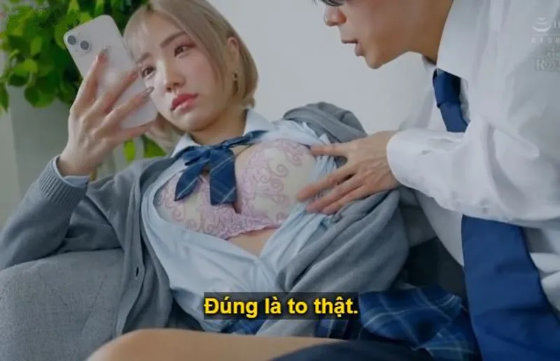 Cô bé nữ sinh tính tình băng giá, miễn là đưa tiền thì anh tha hồ muốn hành động gì với em cũng được.