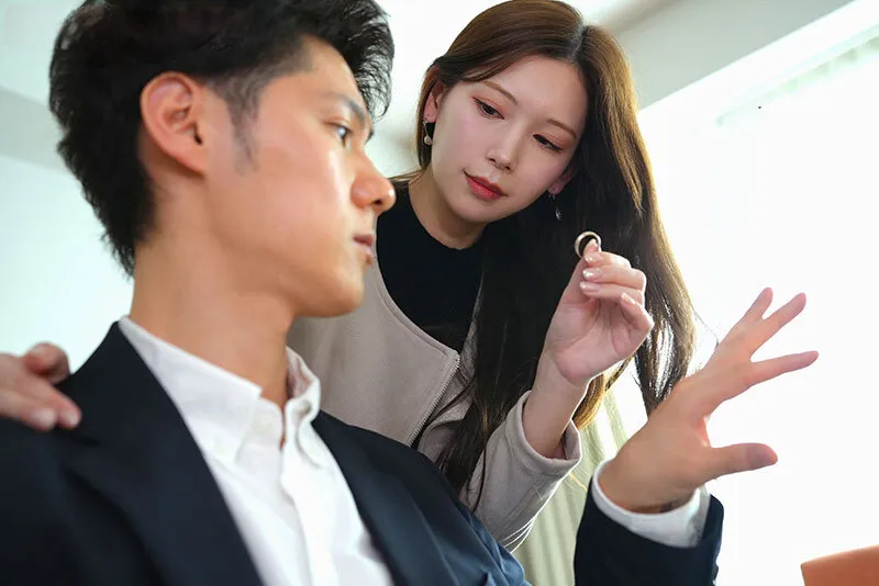 Vợ yêu đi đi chơi, anh xã ở nhà bị nhỏ em cô vợ gạ đụ không trượt phát nào